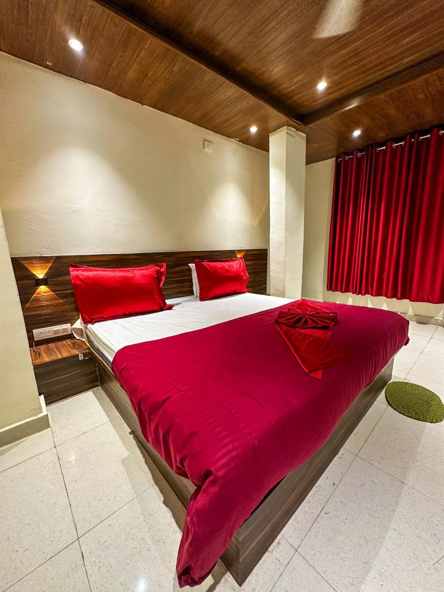 Hotel Payal & Restaurent Pachmarhi Exterior photo