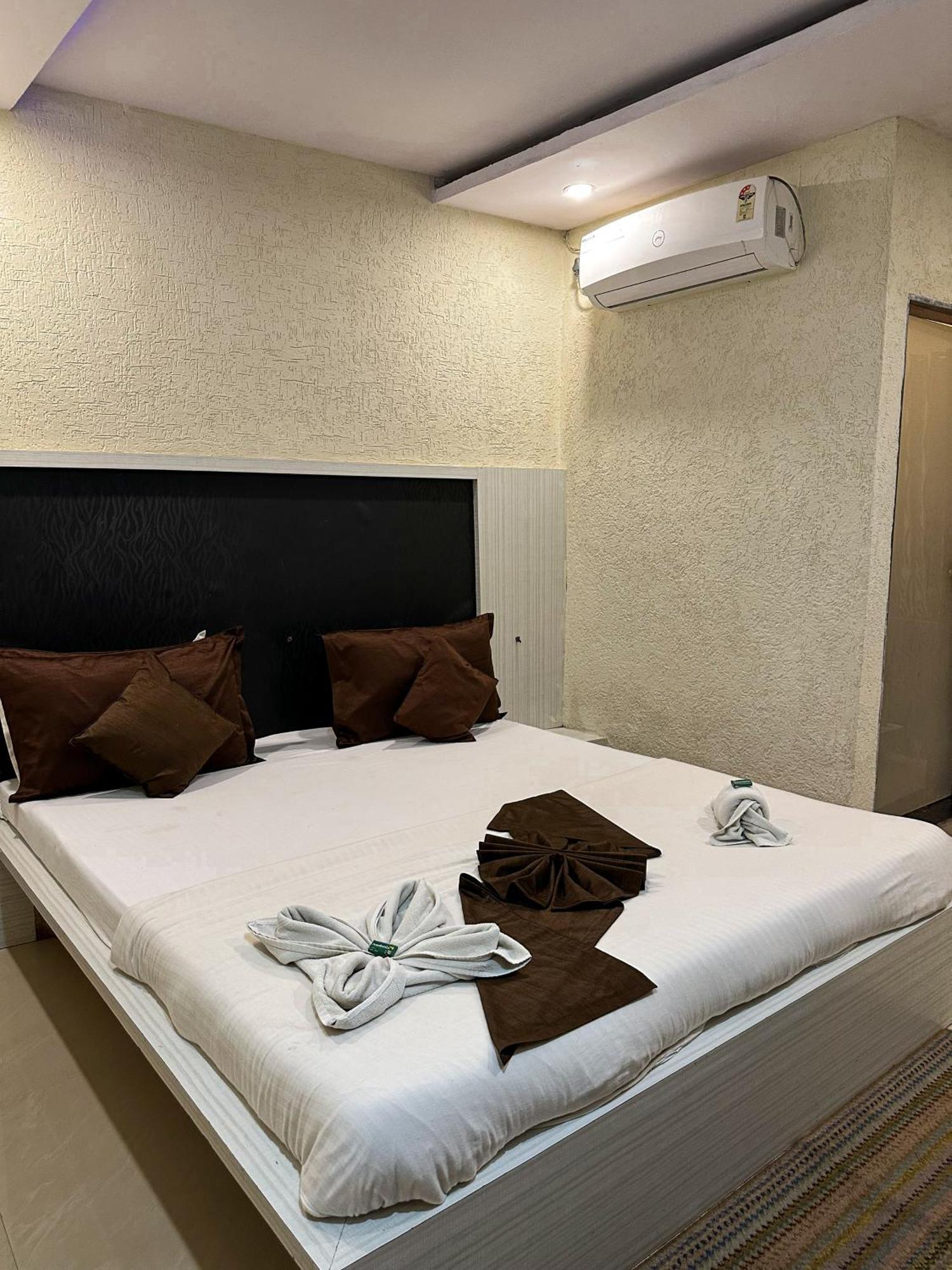 Hotel Payal & Restaurent Pachmarhi Exterior photo