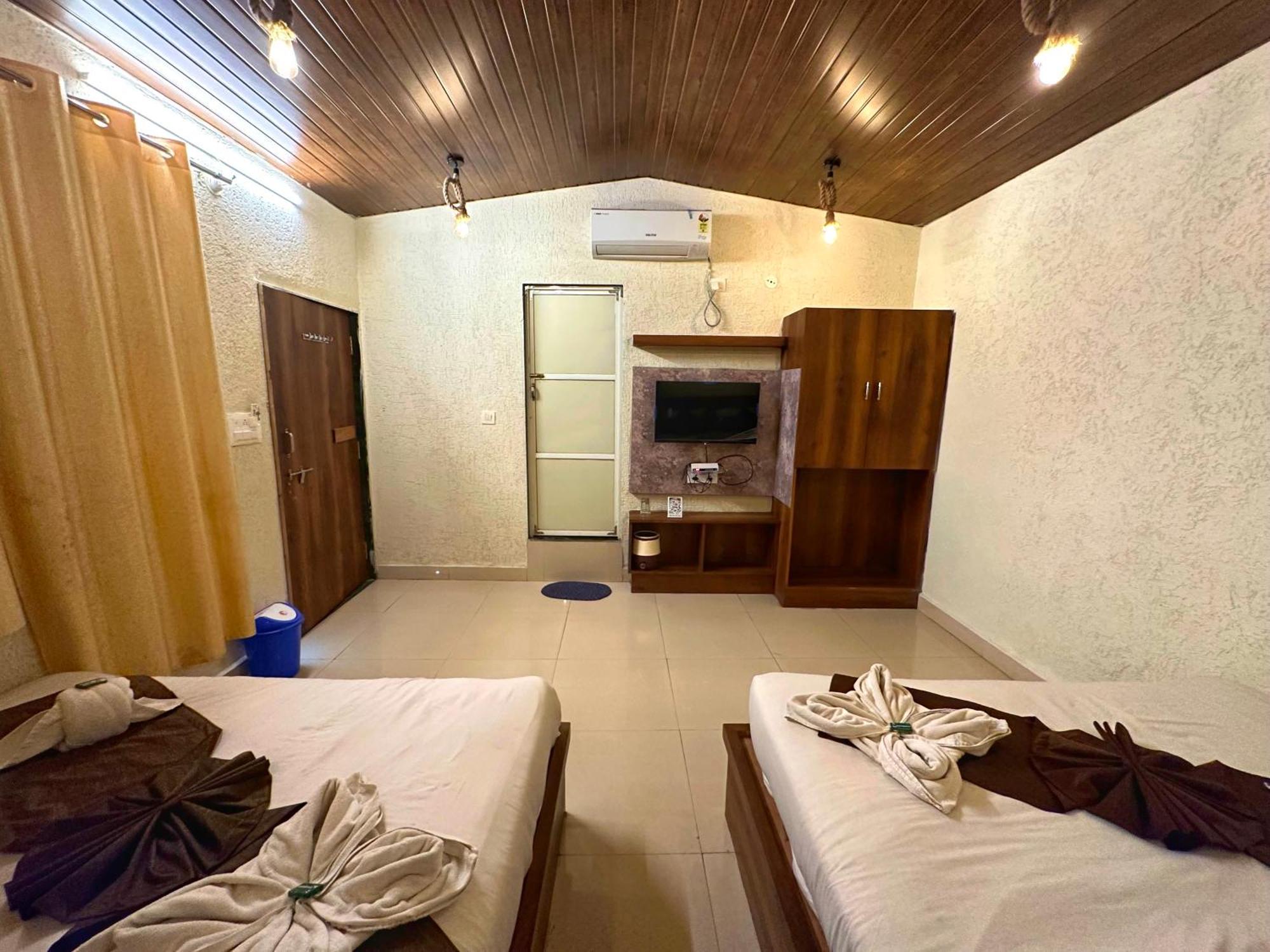 Hotel Payal & Restaurent Pachmarhi Exterior photo