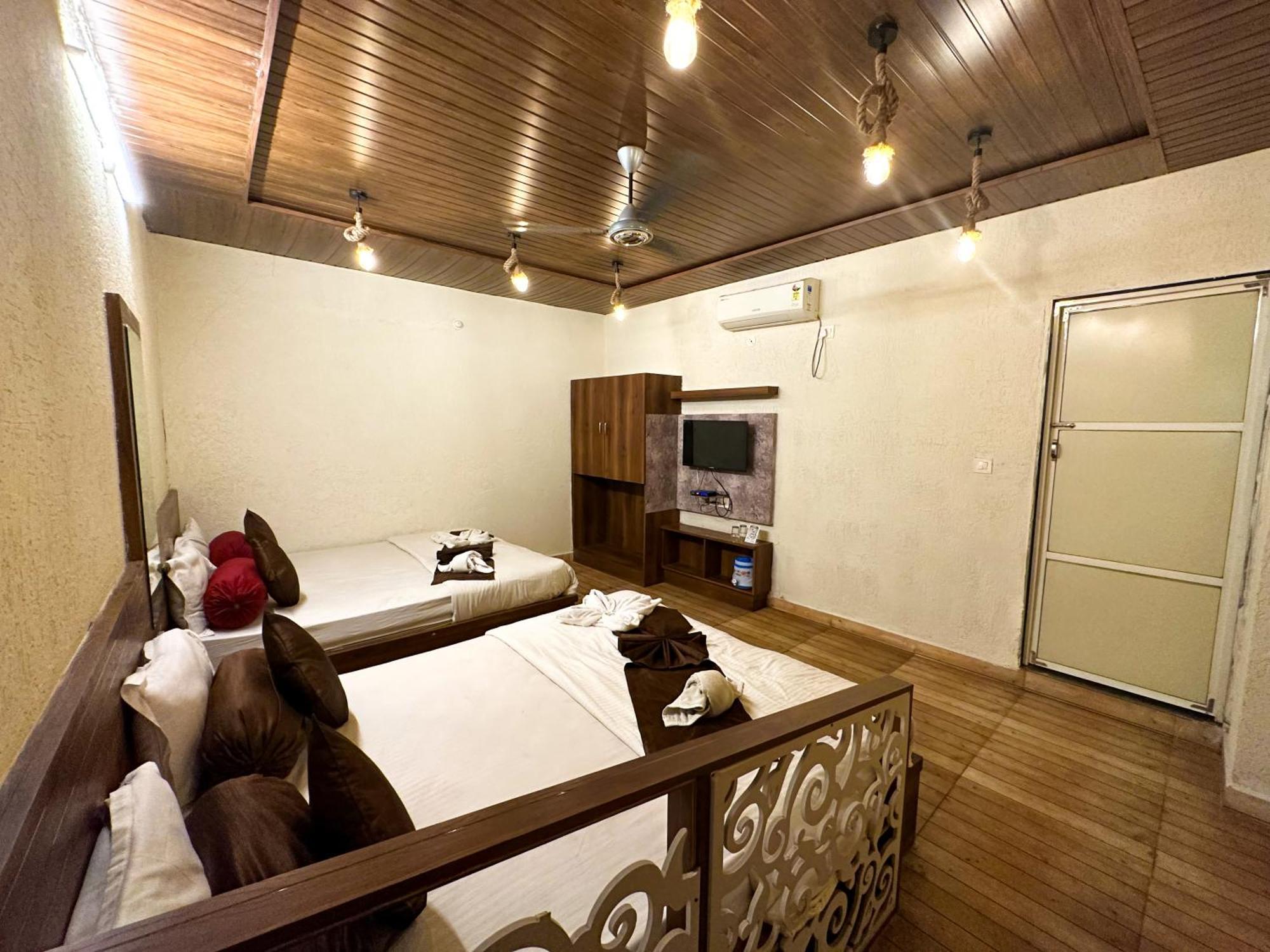 Hotel Payal & Restaurent Pachmarhi Exterior photo